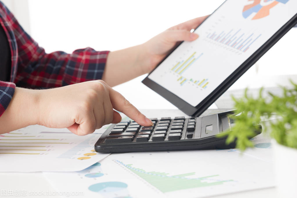 商務團隊會議出席. 專業投資者使用新的啟動項目。財務經理任務