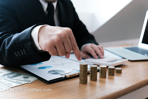 審計師與稅務人員的角色 確保企業(yè)財務合規(guī)與透明度